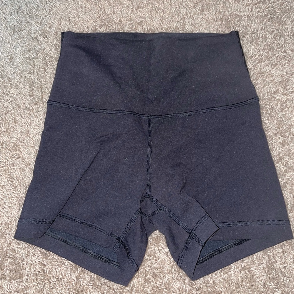 Lululemon 4in biker shirt
